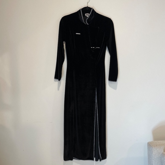 DAWANG Velvet Side Slit Dress in Black - Picture 4 of 14